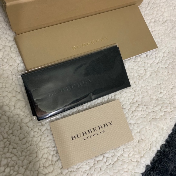 Burberry Aviator Sunglasses.! 👓😎 - Picture 2 of 16